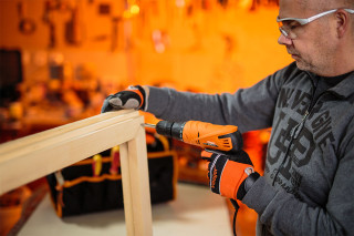 Vrtalnik-vijačnik VLN 240 Villager 