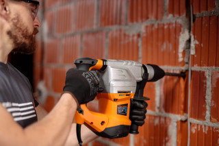 Vrtalnik-kladivo VLN 1506 Villager 