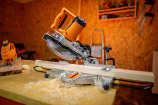 Žaga kotna stabilna VMS 1100-210 Villager 