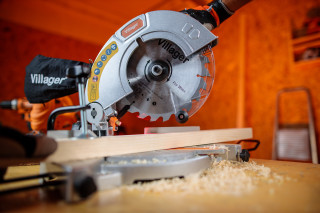 Žaga kotna stabilna VMS 1100-210 Villager 