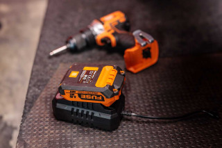 Akumulator + polnilnik 18V 1.5 Ah+2.4A Fuse