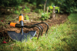 KULTIVATOR 3 ROGLJI QUIKFIT 1000680 Fiskars