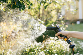 BRIZGALKA ZA VODO NASTAVLJIVA 1070838 Fiskars 