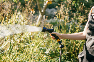 BRIZGALKA ZA VODO VEČFUNKCIJSKA 1070837 Fiskars 