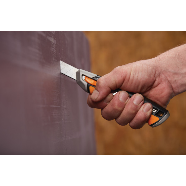 Nož tapetniški rezilo 18mm Carbonm 1027227 Fiskars