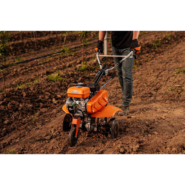 Prekopalnik VTB 842 Prime Villager 