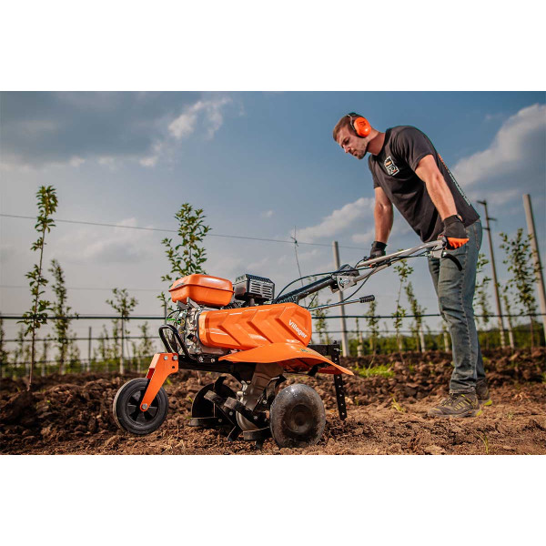 Prekopalnik VTB 842 Prime Villager 