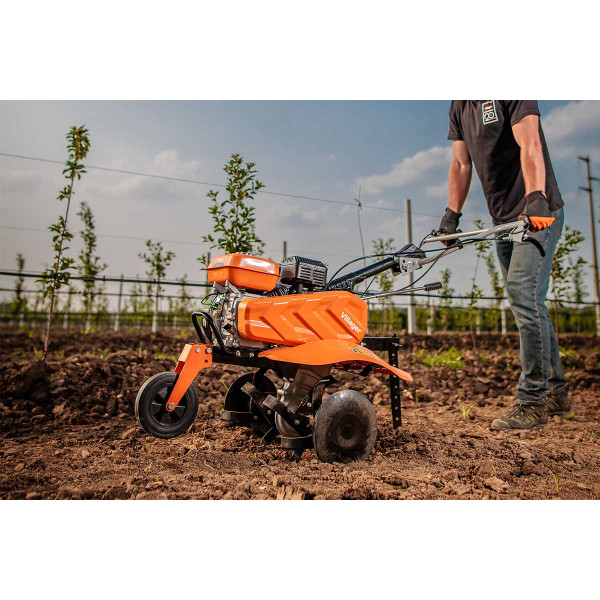 Prekopalnik VTB 842 Prime Villager 