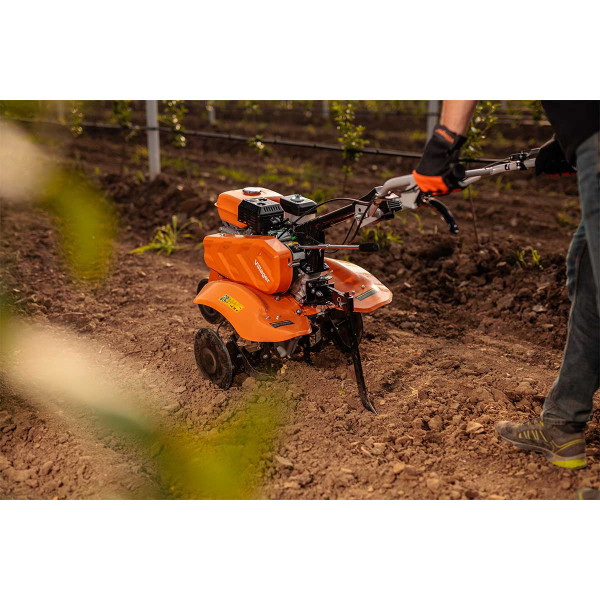 Prekopalnik VTB 842 Prime Villager 