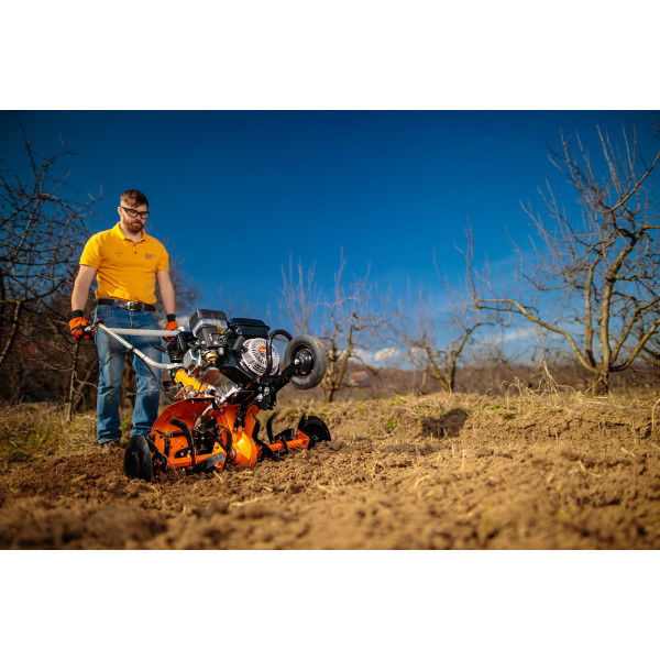 Prekopalnik VTB 843 Prime Villager 