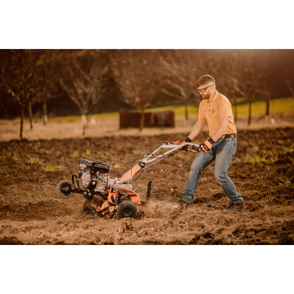 Prekopalnik VTB 843 Prime Villager 