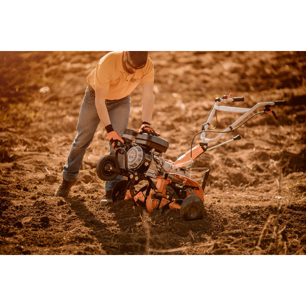 Prekopalnik VTB 843 Prime Villager 