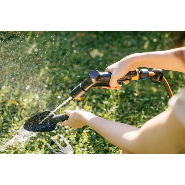 BRIZGALKA ZA VODO NASTAVLJIVA 1070838 Fiskars 