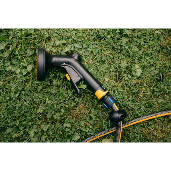 BRIZGALKA ZA VODO VEČFUNKCIJSKA 1070836 Fiskars 