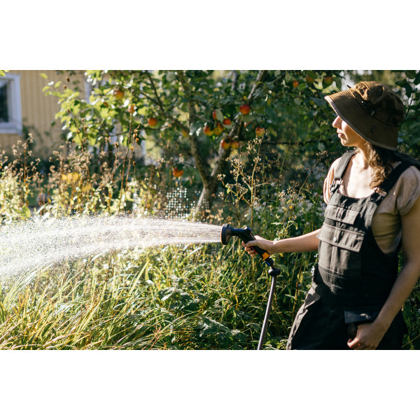 BRIZGALKA ZA VODO VEČFUNKCIJSKA 1070836 Fiskars 