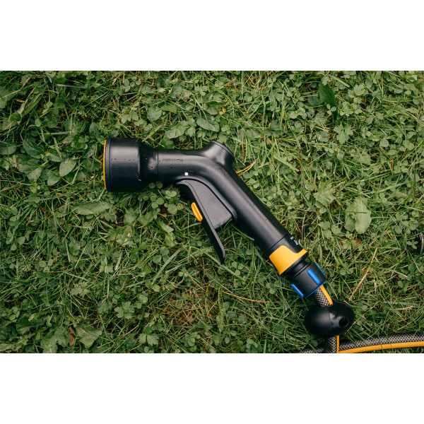 BRIZGALKA ZA VODO VEČFUNKCIJSKA 1070837 Fiskars 