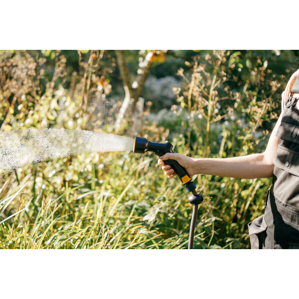 BRIZGALKA ZA VODO VEČFUNKCIJSKA 1070837 Fiskars 